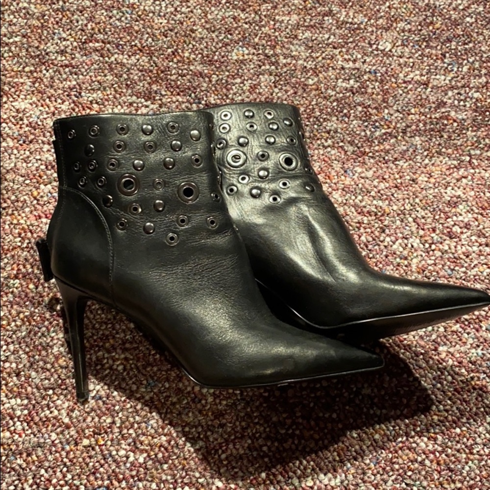Nine West grommet booties size 6